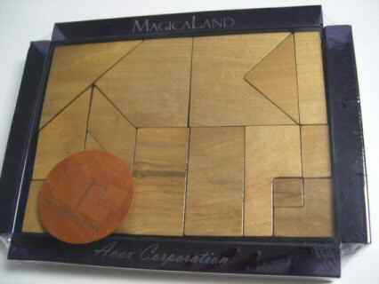 Deluxe wood MagicaLand in cradle