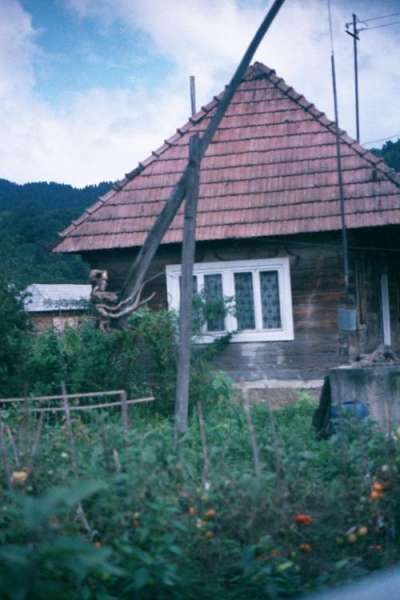 A farmhouse well, with counterweight